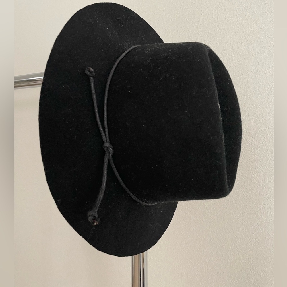 Black faux suede hat